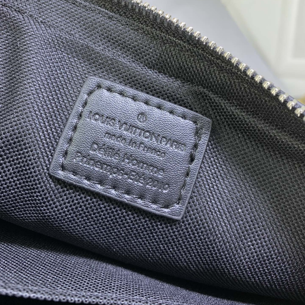 Louis Vuitton Trio Messenger Bag Damier Canvas Black 25Cm N50017