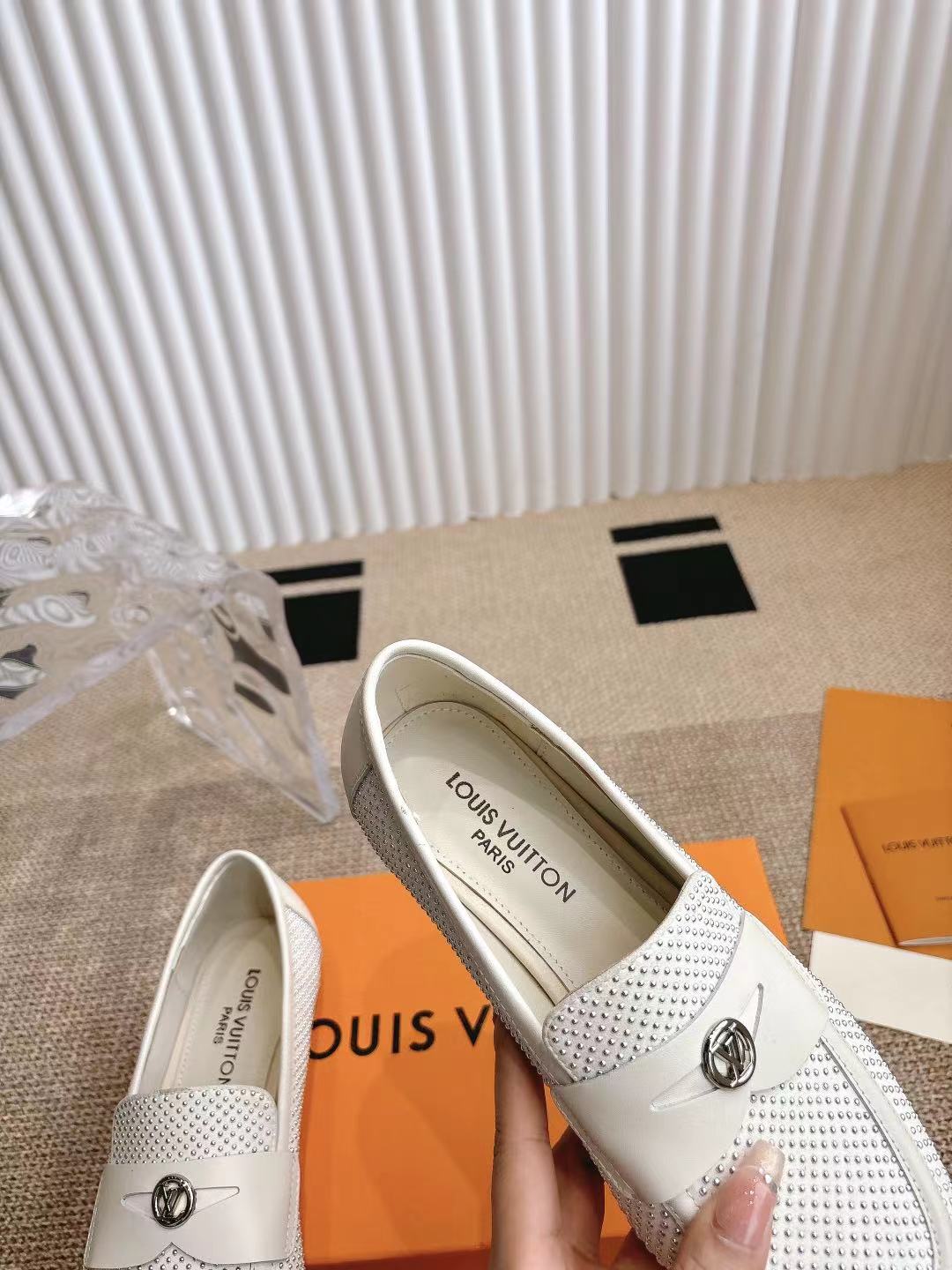 Louis Vuitton Soho Flat Loafer White1AGXDC