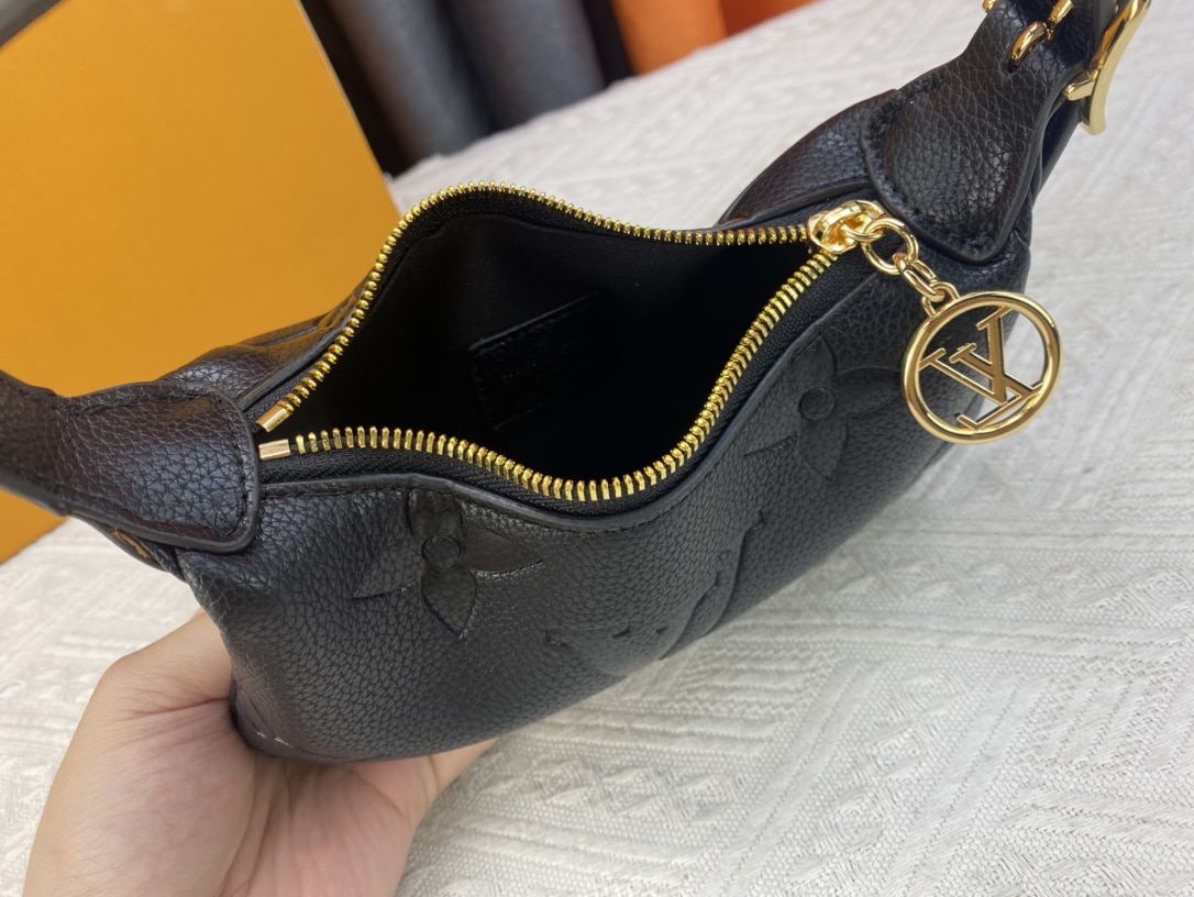 Louis Vuitton Mini Moon Black 20Cm M82391