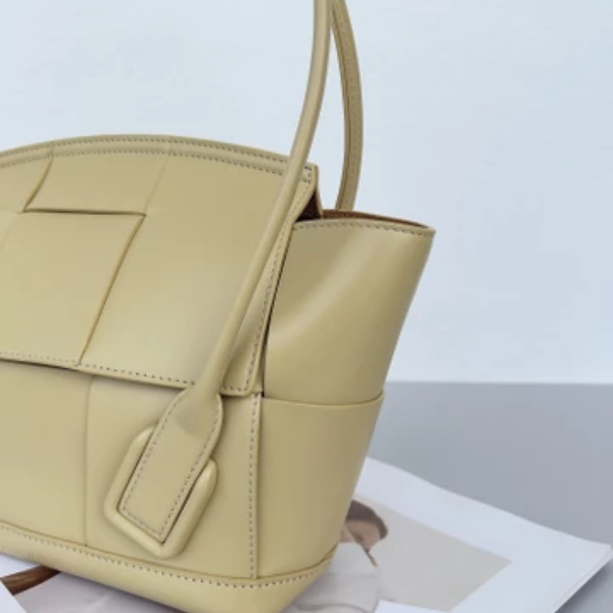 Bottega Veneta Arco Handbag Leather In Mud 20Cm
