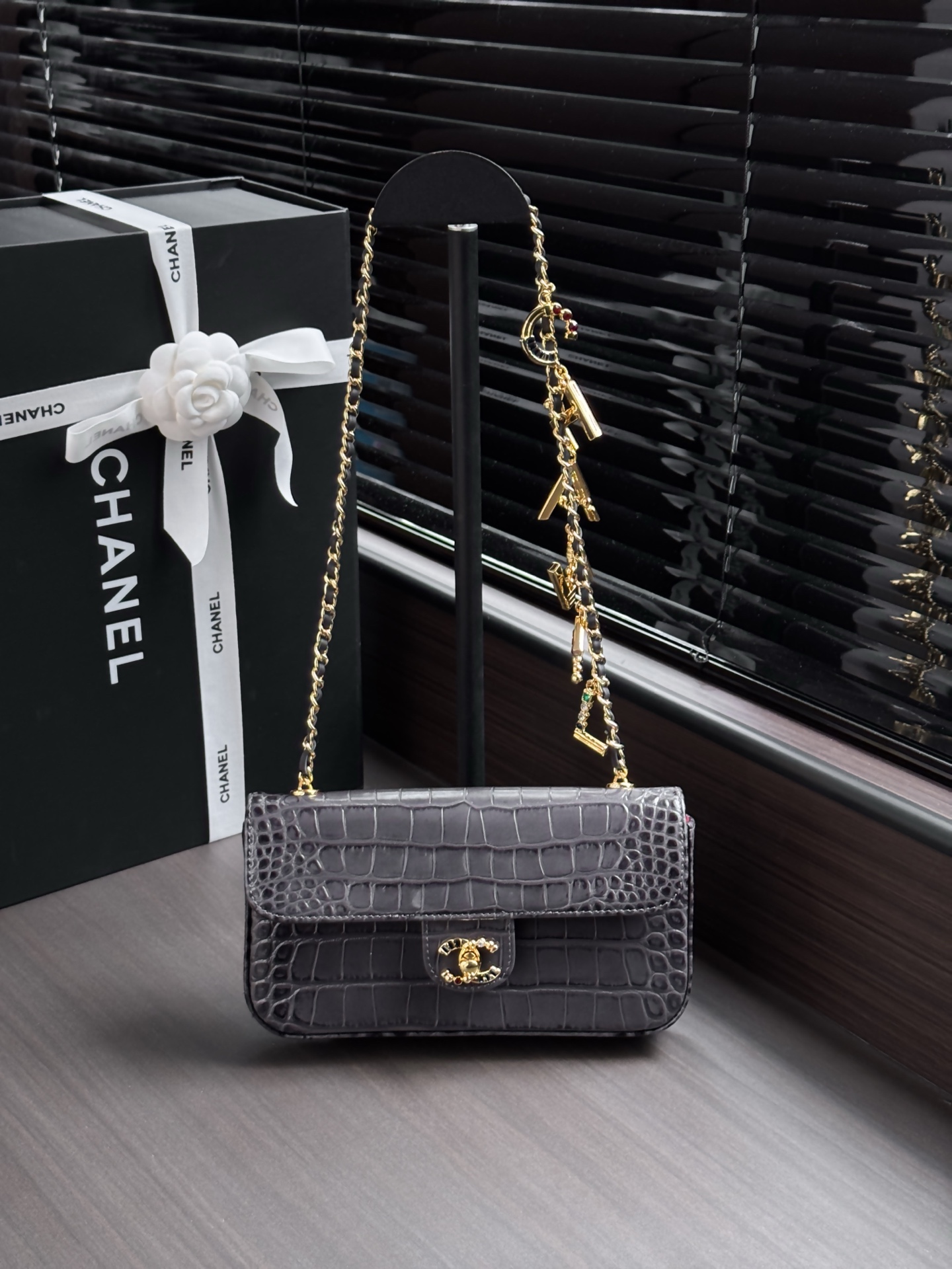 CHANEL Crocodile-Embossed Calfskin Chain Bag