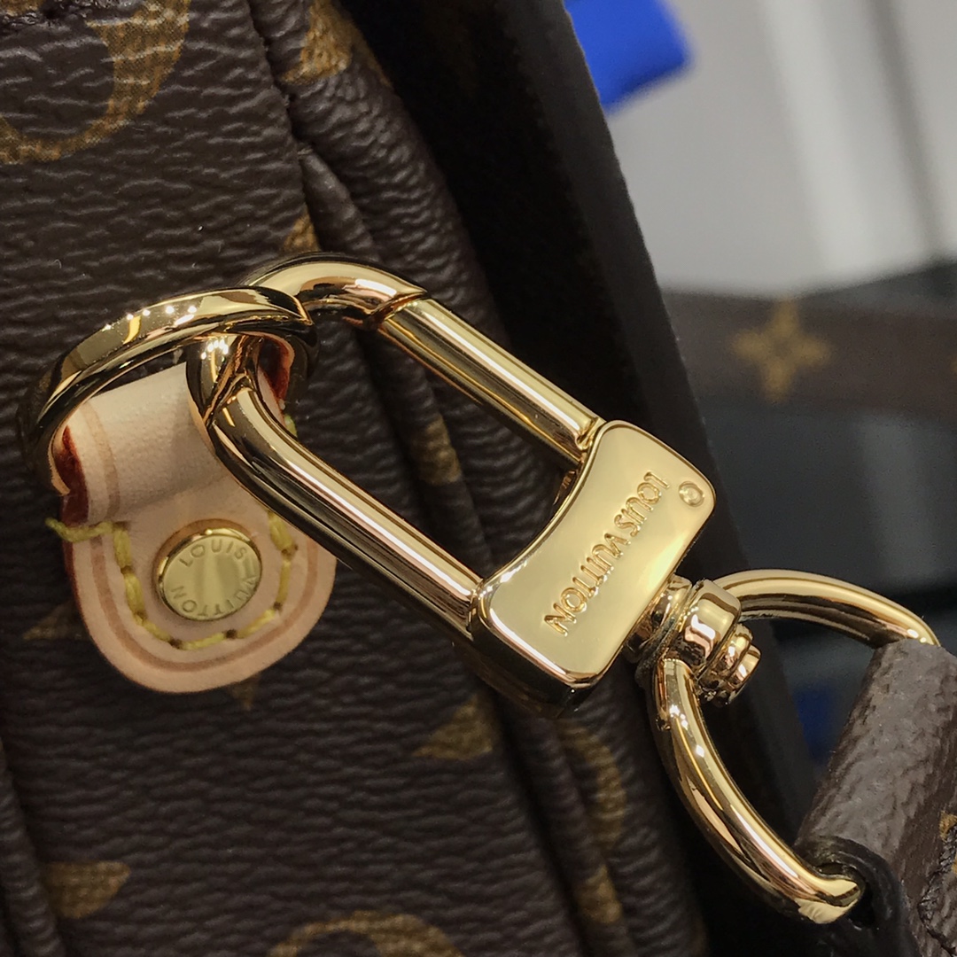 Louis Vuitton Monogram Canvas Pochette M Tis 25Cm M44875