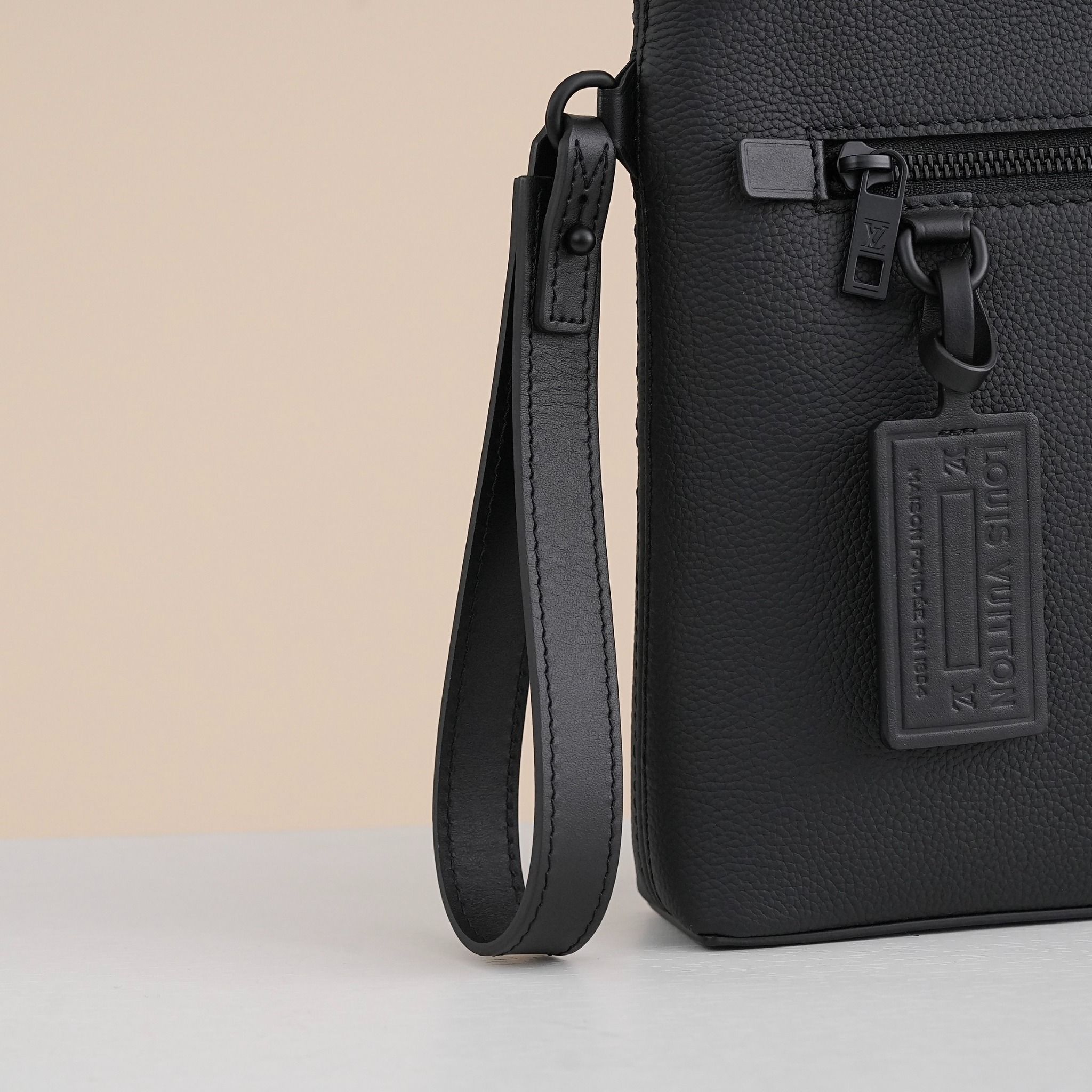 Louis Vuitton Takeoff Pouch Black 30Cm M69837