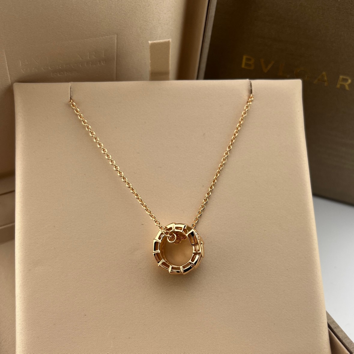 Head and tail diamond snake pendant necklace