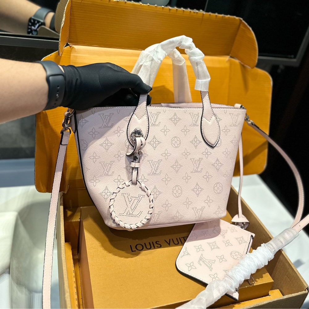 Louis Vuitton Blossom Mahina Calfskin Bag Light Pink 21Cm M23196