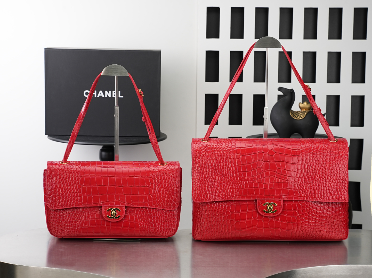 Chanel 26S Spring/Summer Maxi Classic Flap