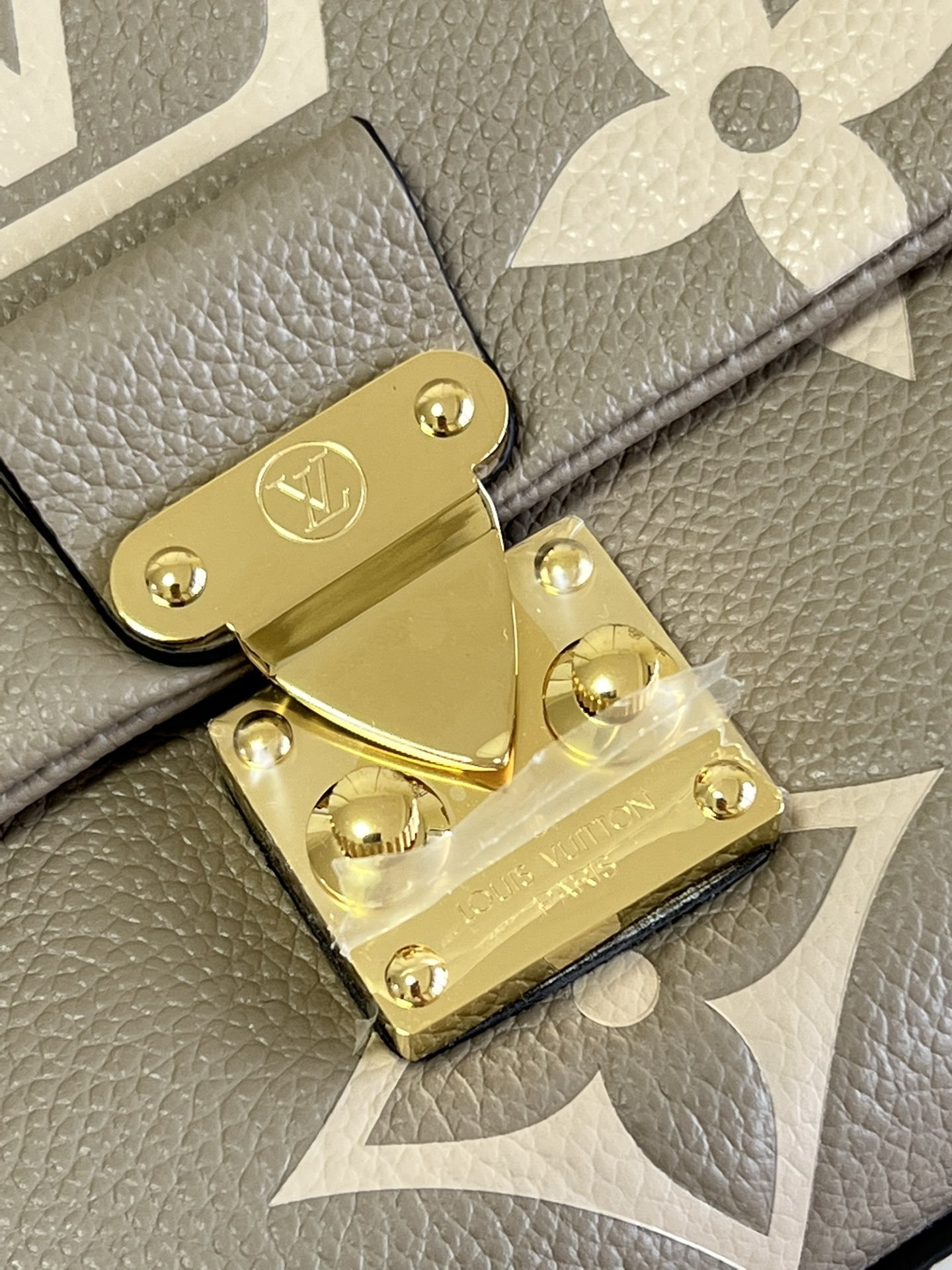 Louis Vuitton Madeleine MM 30Cm Beige M46041