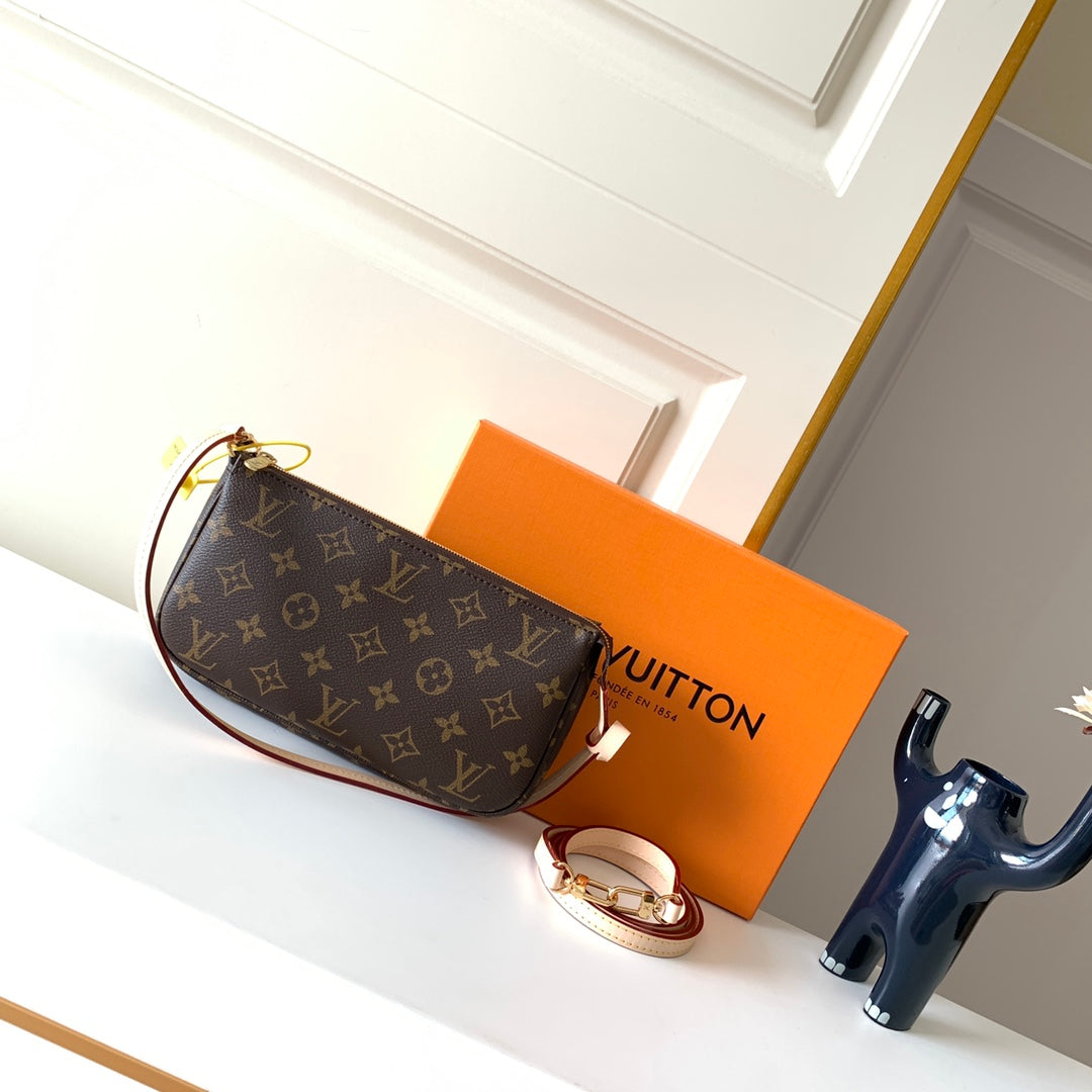 Louis Vuitton Pochette Accessoires 23.5 Cm