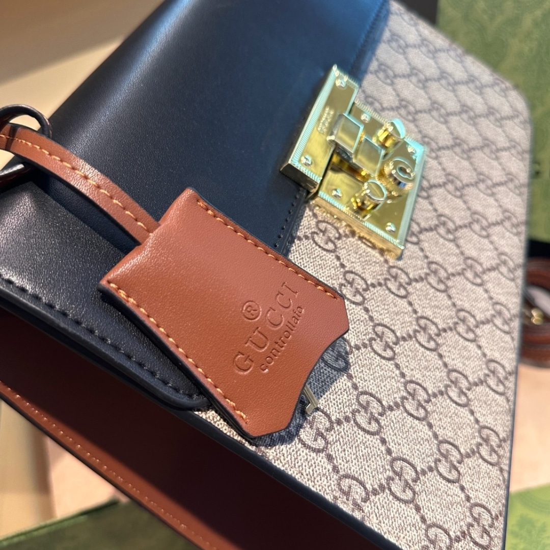 Gucci Paddle Lock Gg Supreme Top Handle Black 28Cm