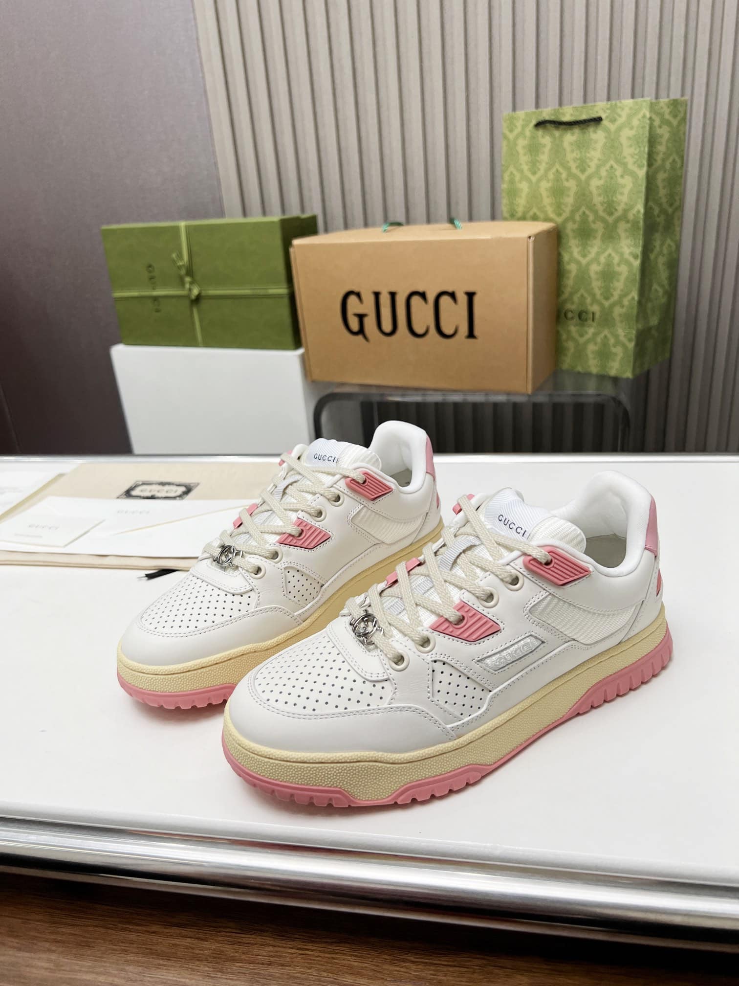 Gucci Women’S Distressed Effect Sneakers Pink