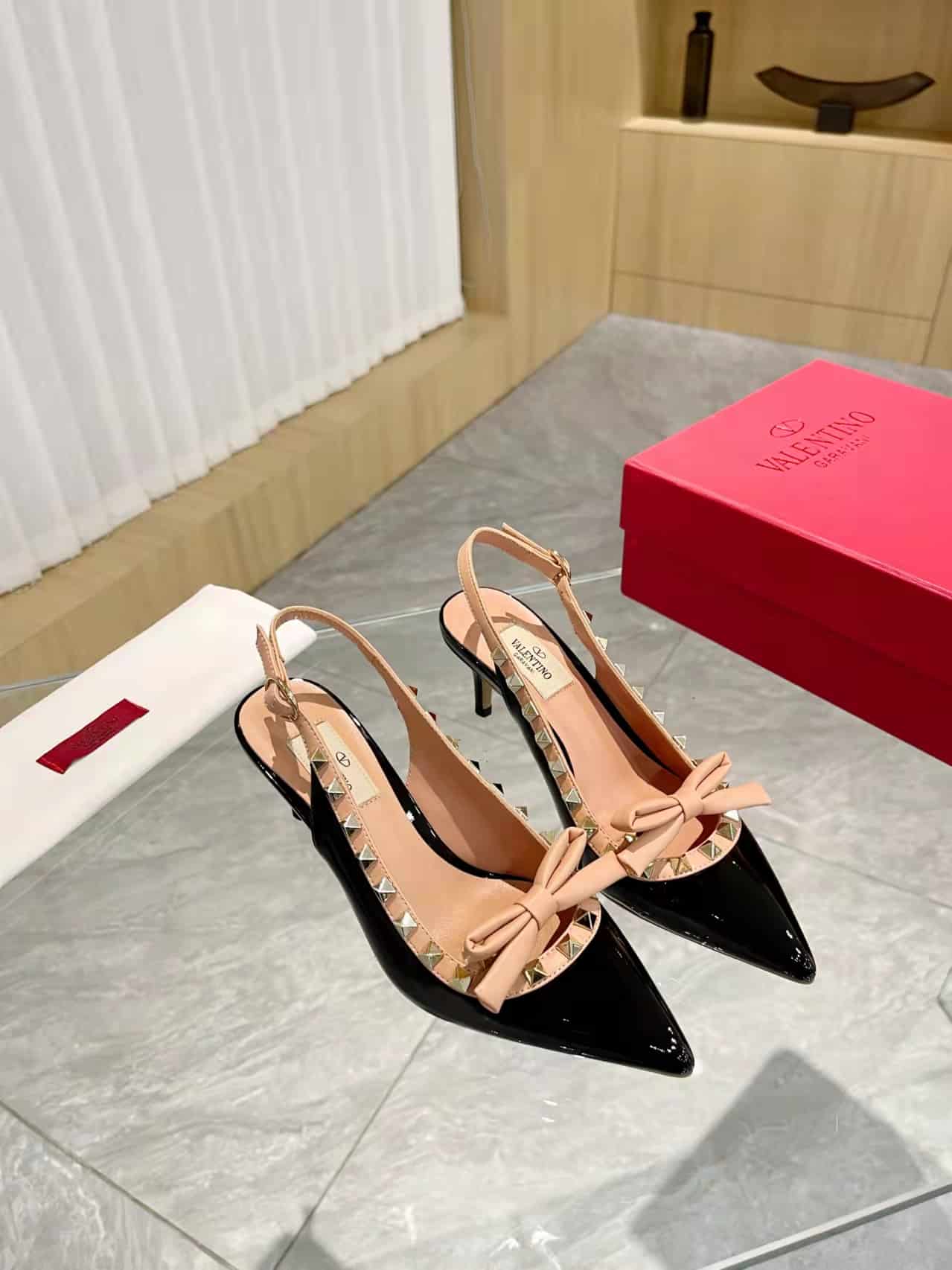 Valentino Rockstud Bow Slingback Pump In Patent Leather With Matching Studs Beige And Black