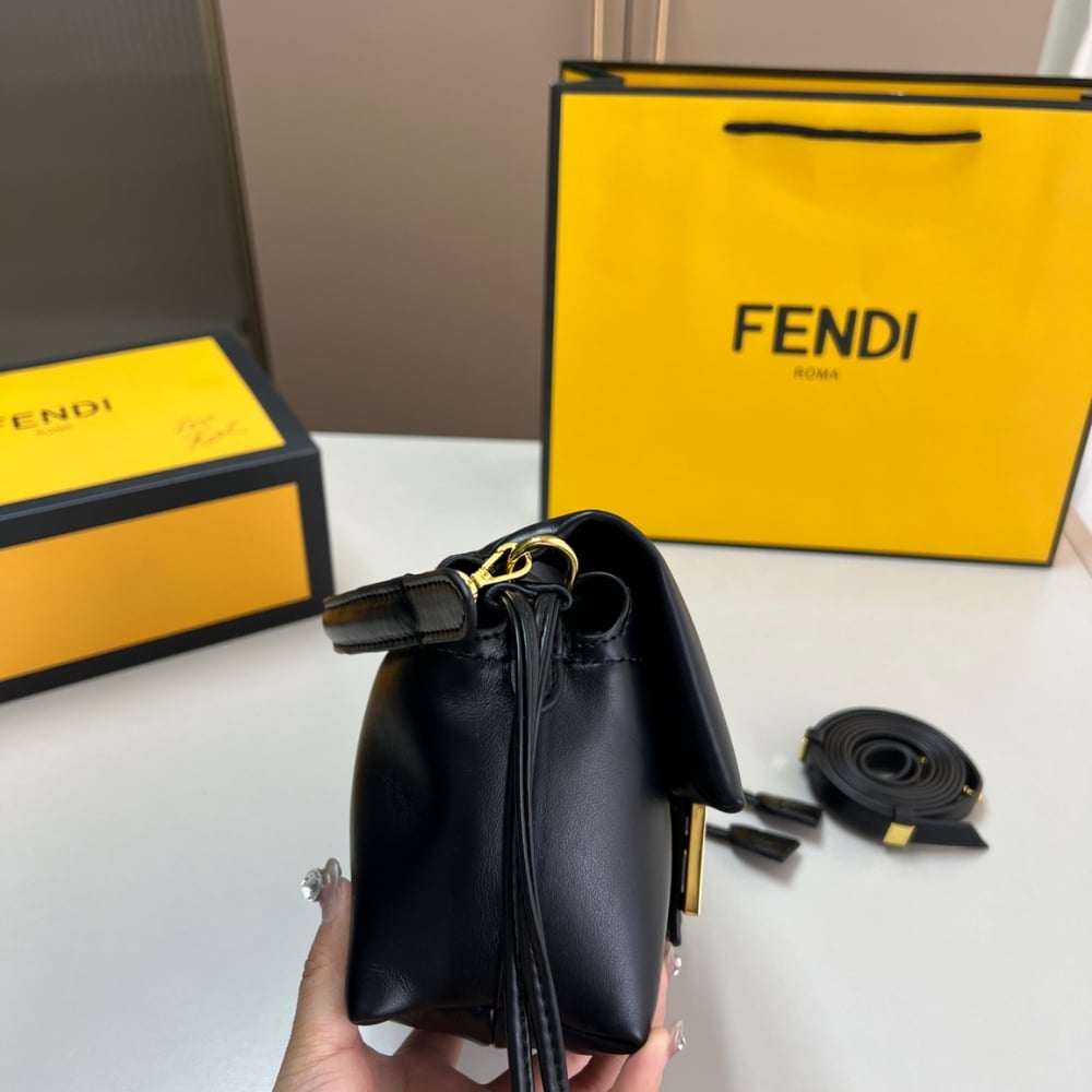 Fendi Mamma Baguette Small Black 18Cm 8Bs105Abvef0Kur