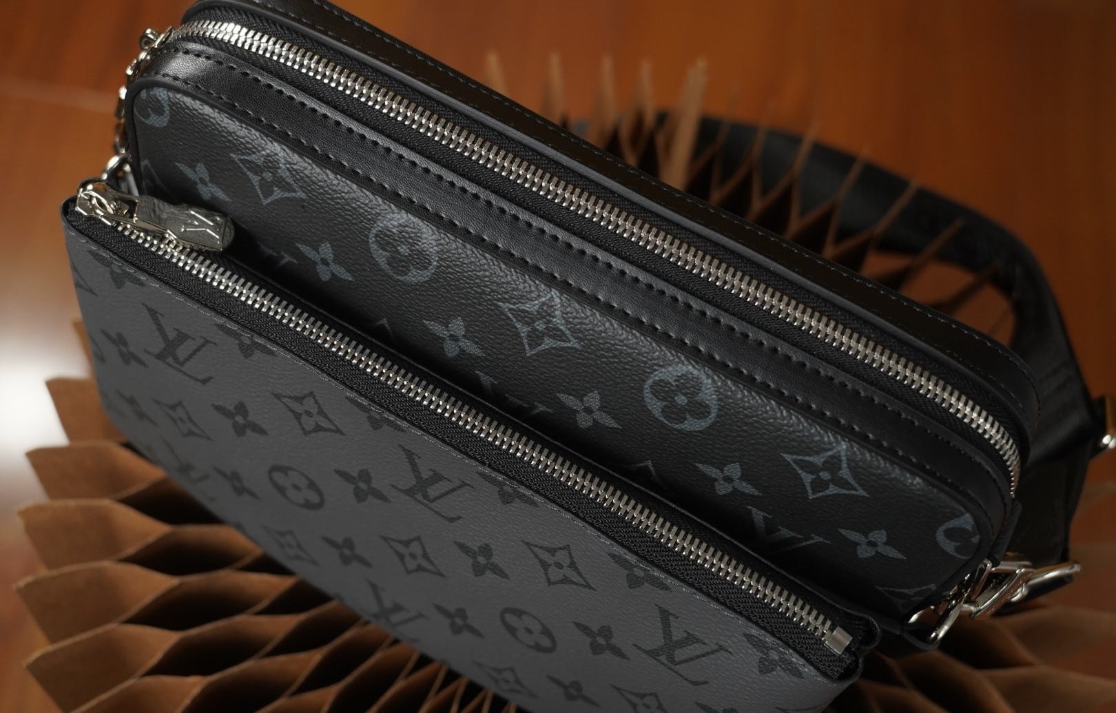 Louis Vuitton Trio Messenger 25Cm M69443