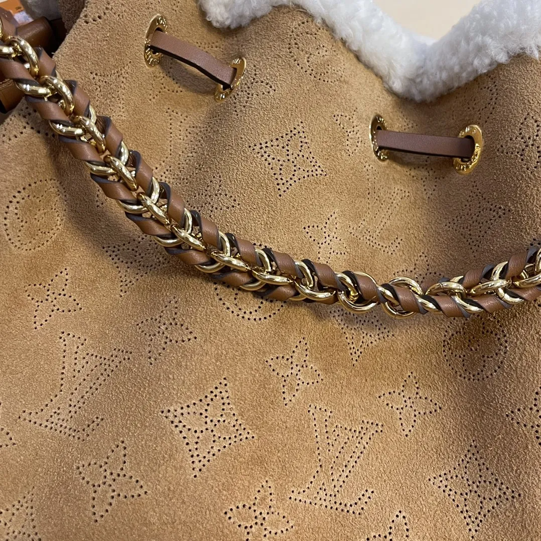 Louis Vuitton Shearling Bucket Bag 22cm/8.7in M11839