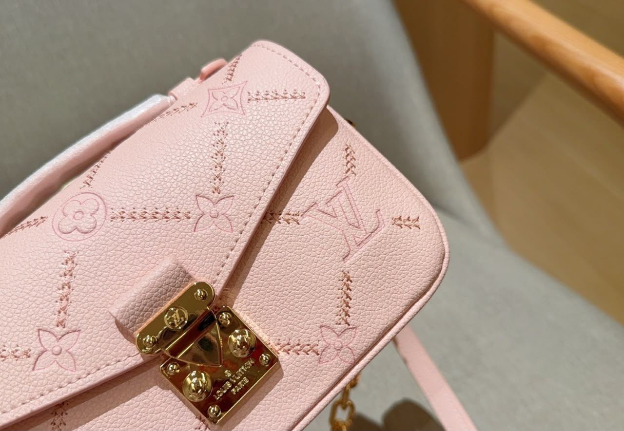 Louis Vuitton Pochette Métis East West 21.5cm M29488