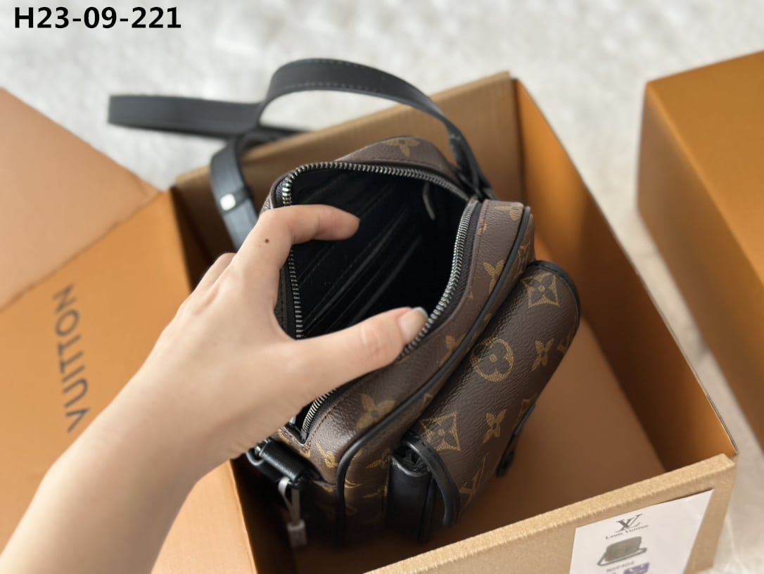 Louis Vuitton Christopher Wearable Wallet Monogram Brown 18Cm M69404