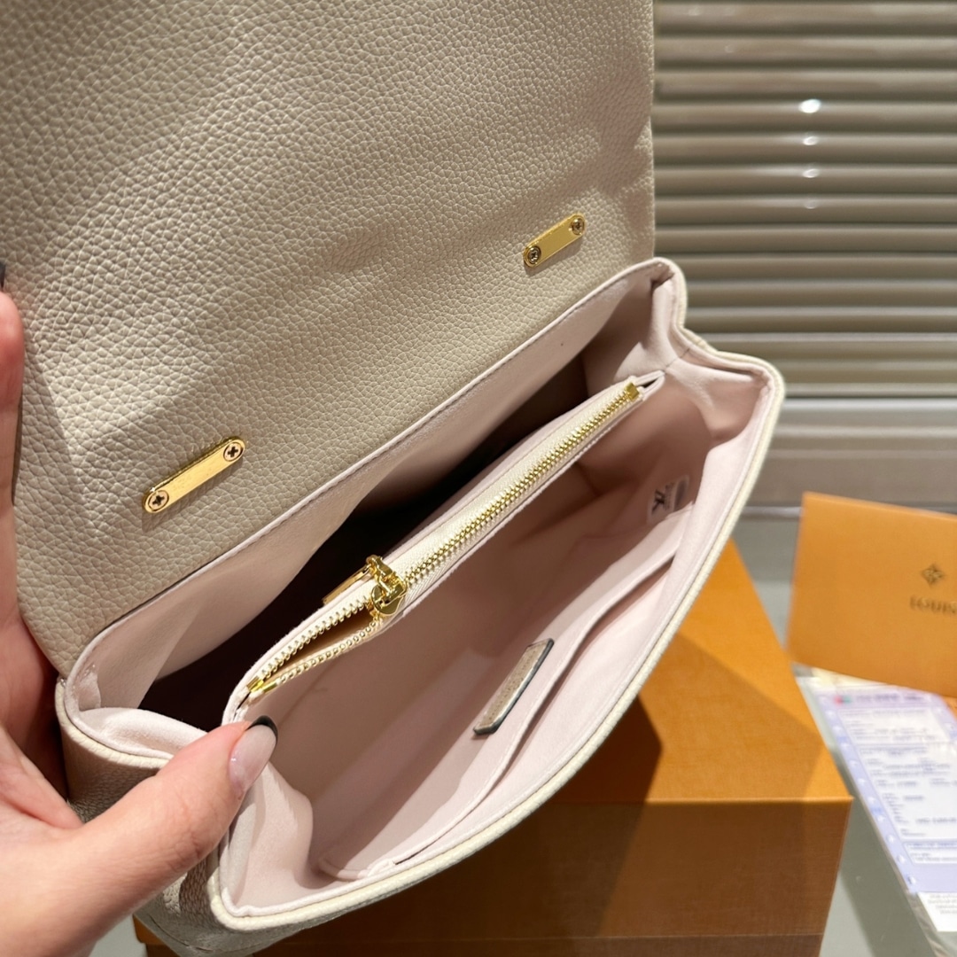 Louis Vuitton Madeleine Bb Cream Beige 25Cm