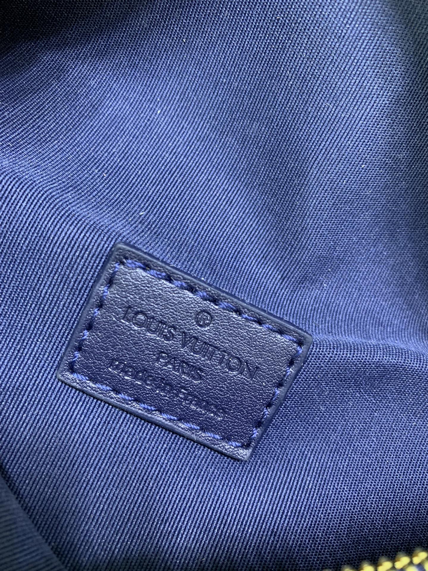 Louis Vuitton Discovery Bumbag Pm Ink Blue 44Cm M23905