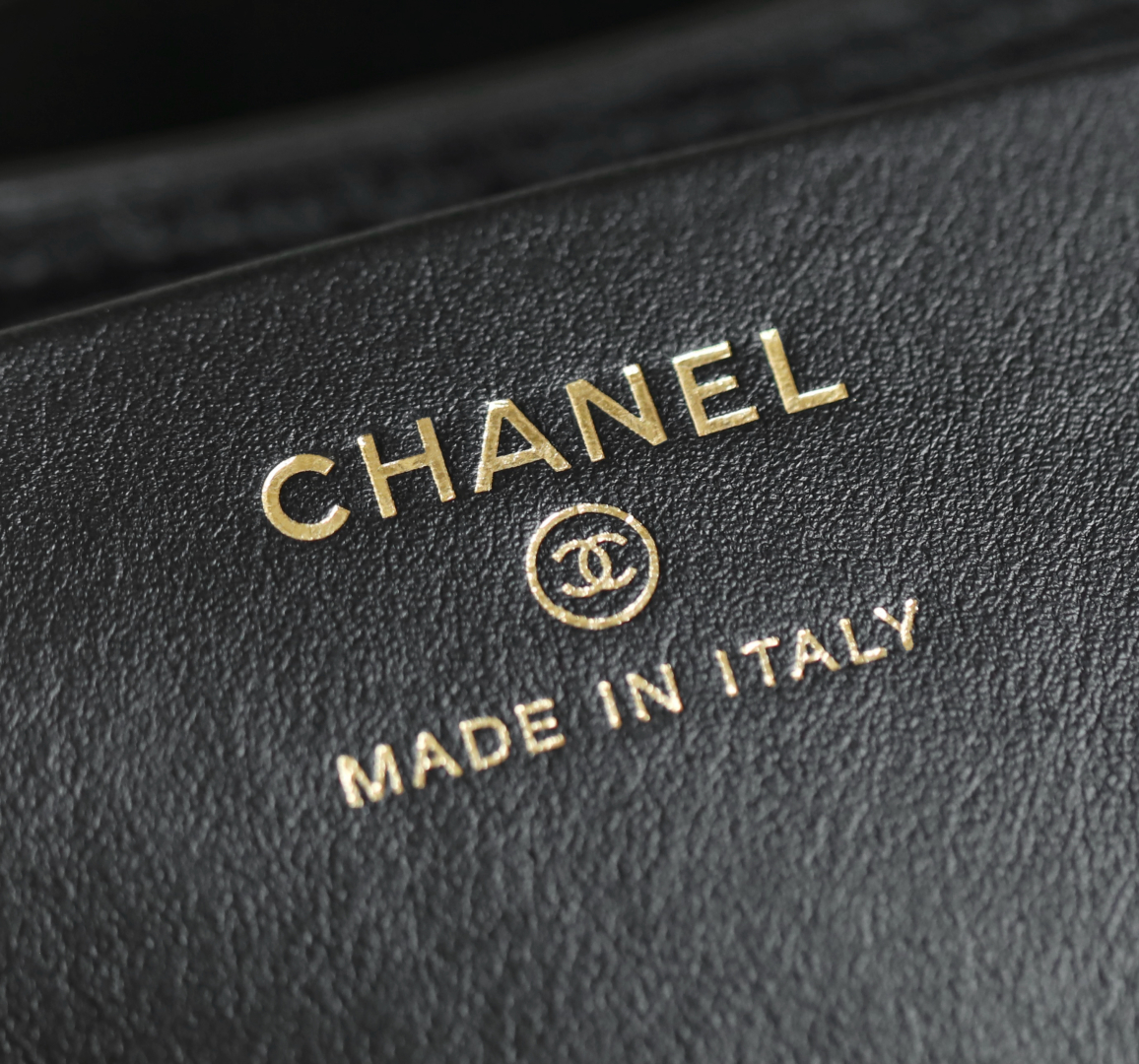 Chanel Crossbody Bag Black 20cm/ 7.9in