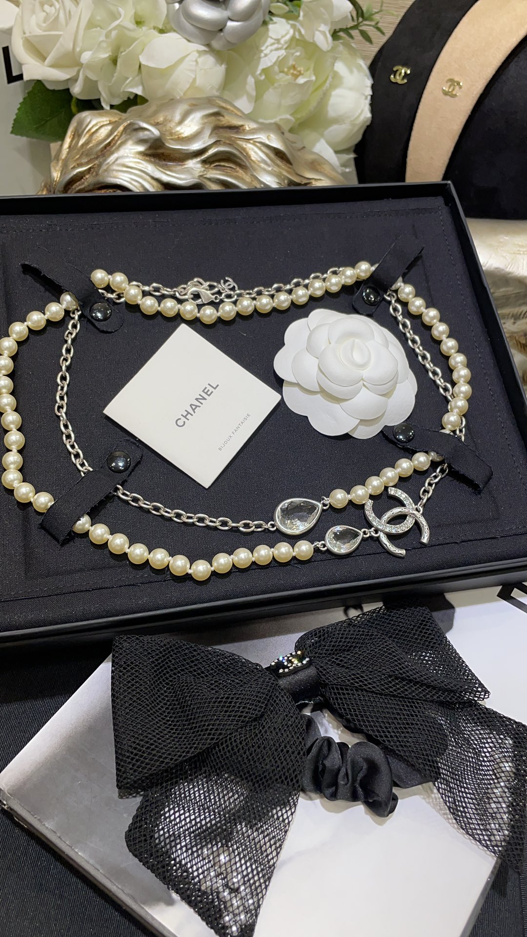 𝑪𝒉𝒂𝒏𝒆𝒍 24A new black silver rhinestone double C Drop diamond Pearl necklace sweater chain