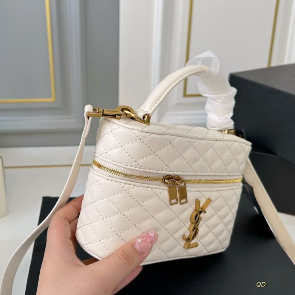 Saint Laurent Gaby Vanity Bag In Blanc Vintage 18Cm
