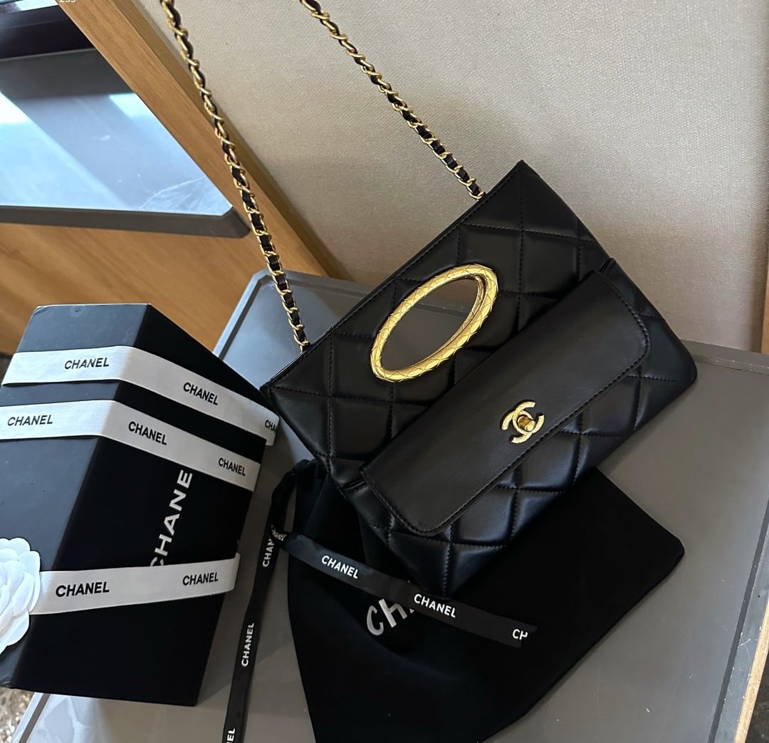 Chanel Clutch And Gold Plated Metal In Black 25Cm As5038 B17663 94305