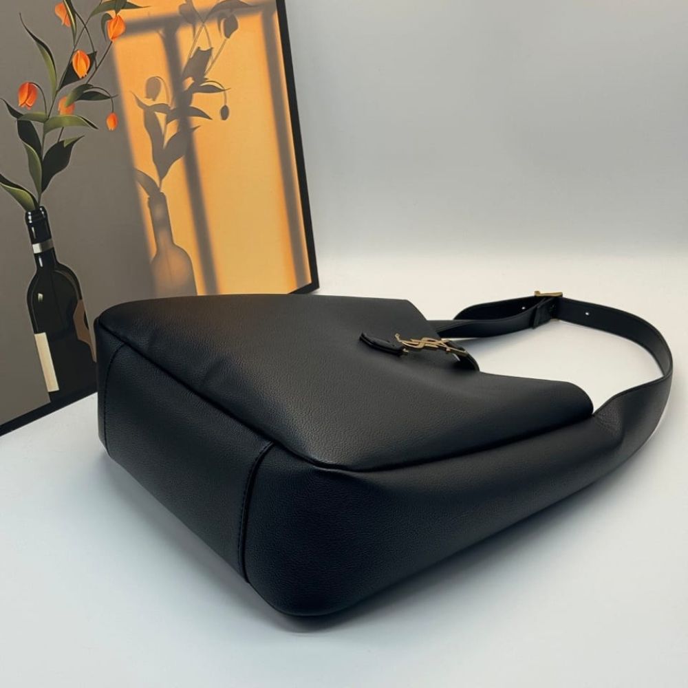 Saint Laurent Le 5 À 7 Supple Large In Grained Leather Black 31Cm 753837Aaauq1000