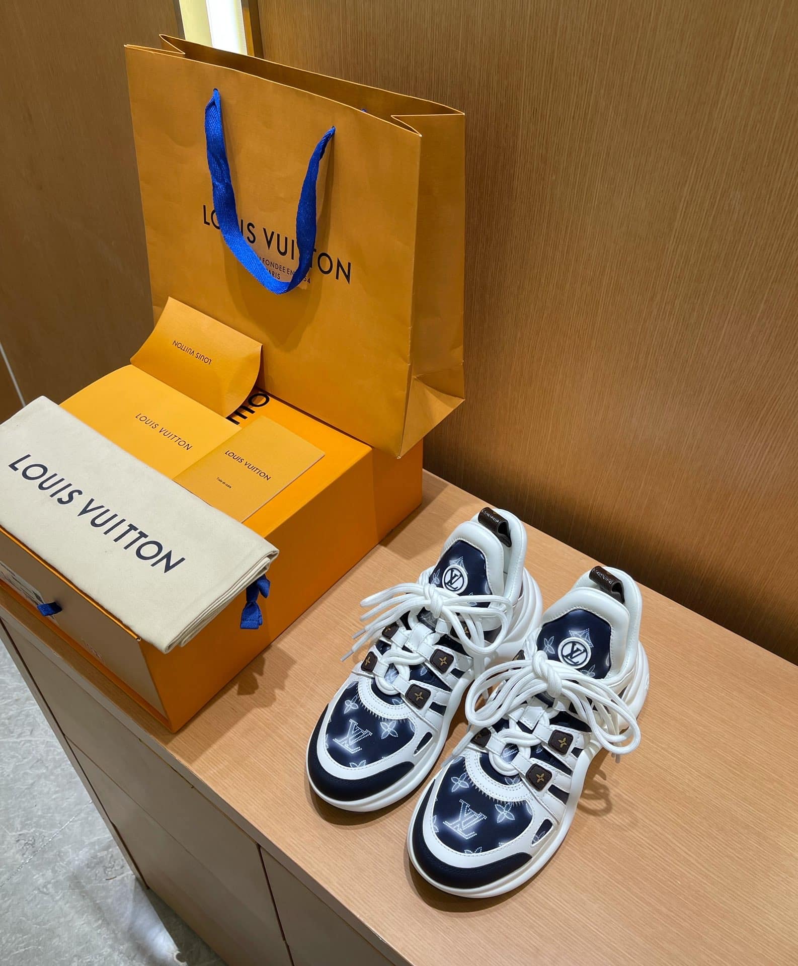 Louis Vuitton Archlight Sneaker Dark Blue 1A9Rx9