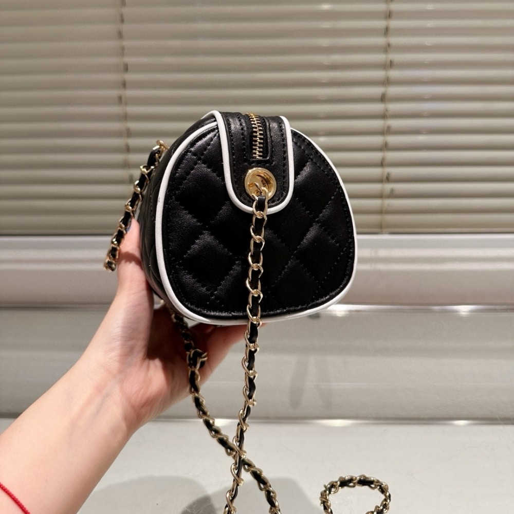 Chanel Clutch With Chain Black And White 18Cm/7in