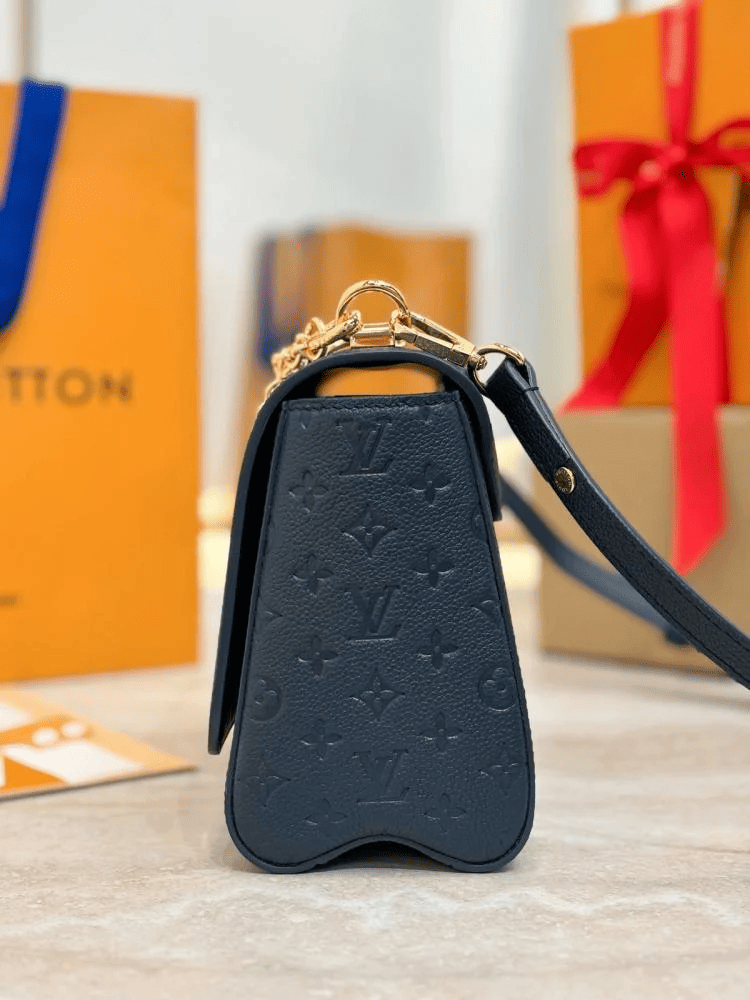 Louis Vuitton Twist MM Slim Medium Navy Taurillon Leather Shoulder Bag 23cm/9.1in M14342
