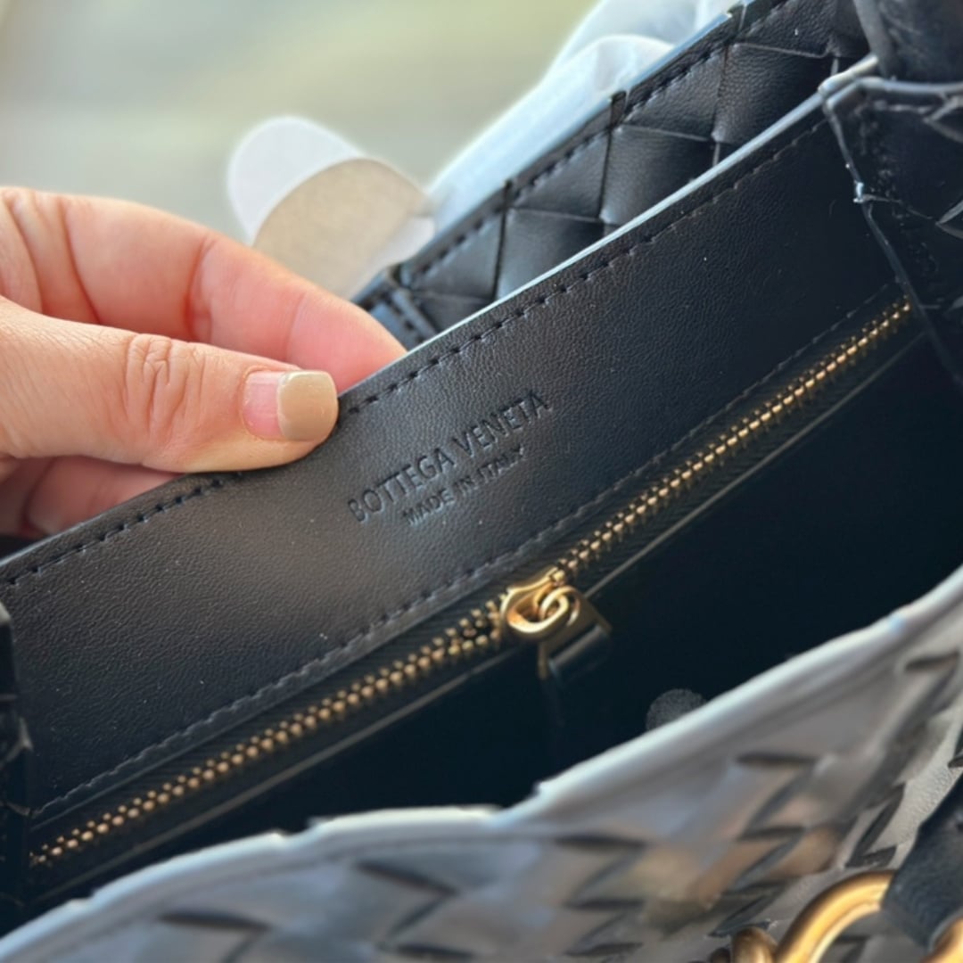 Bottega Veneta Andiamo Leather Top Handle Bag Black 25Cm