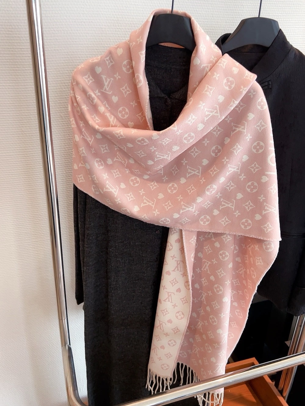 Louis Vuitton Echarpe Game On Scarf Pink