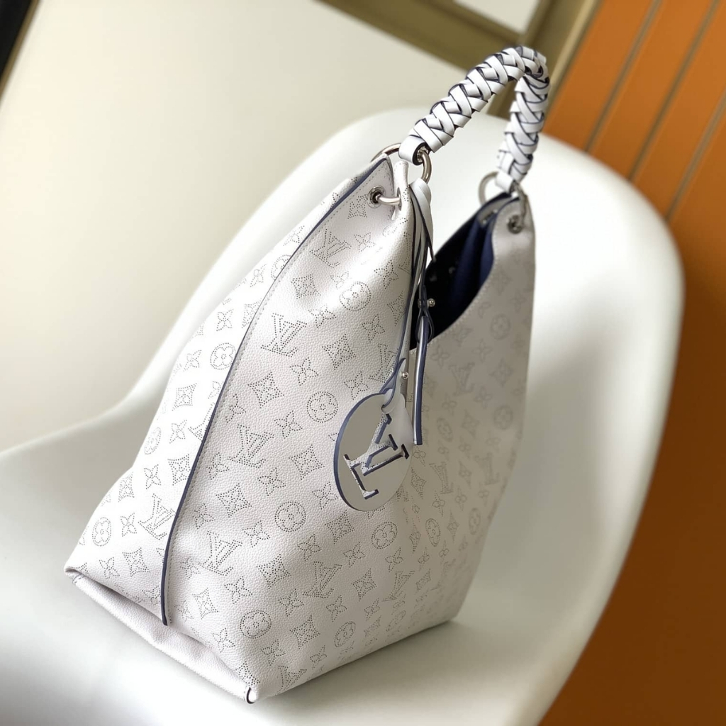 Louis Vuitton Carmel Hobo Mahina Leather White 40Cm M57572
