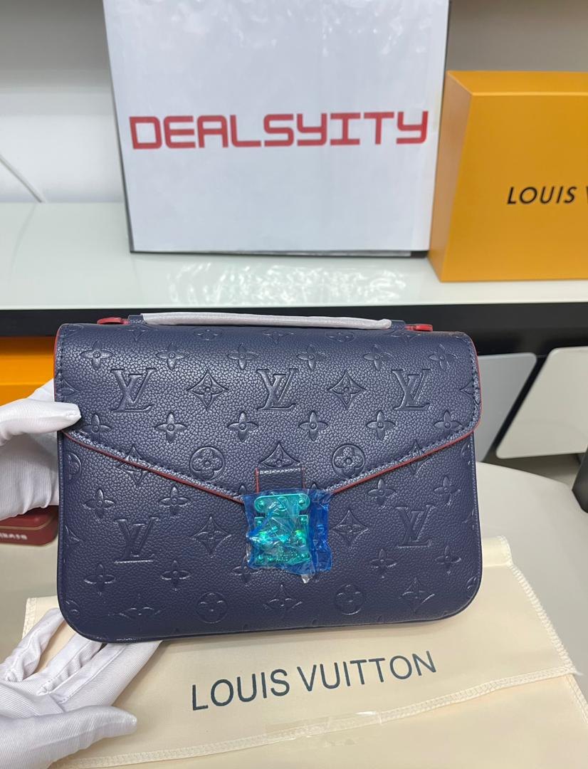 Louis Vuitton Pochette Metis 25Cm M44071