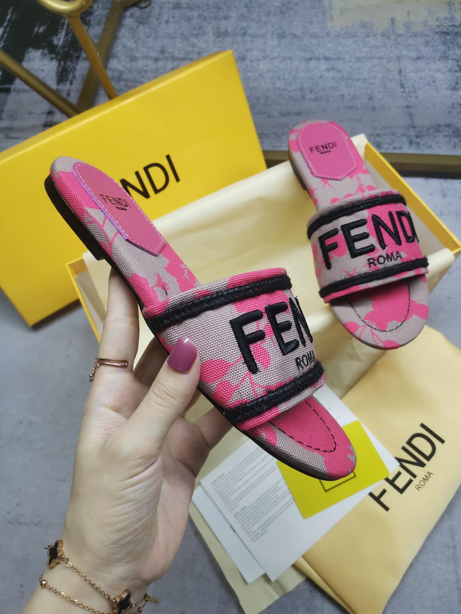 Fendi Signature Canvas Slides Pink 8R8092An7Mf1Kou