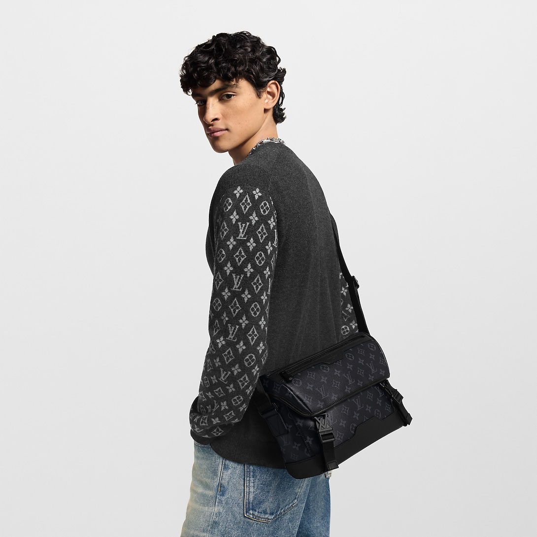 Louis Vuitton Messenger Voyager Pm M12517