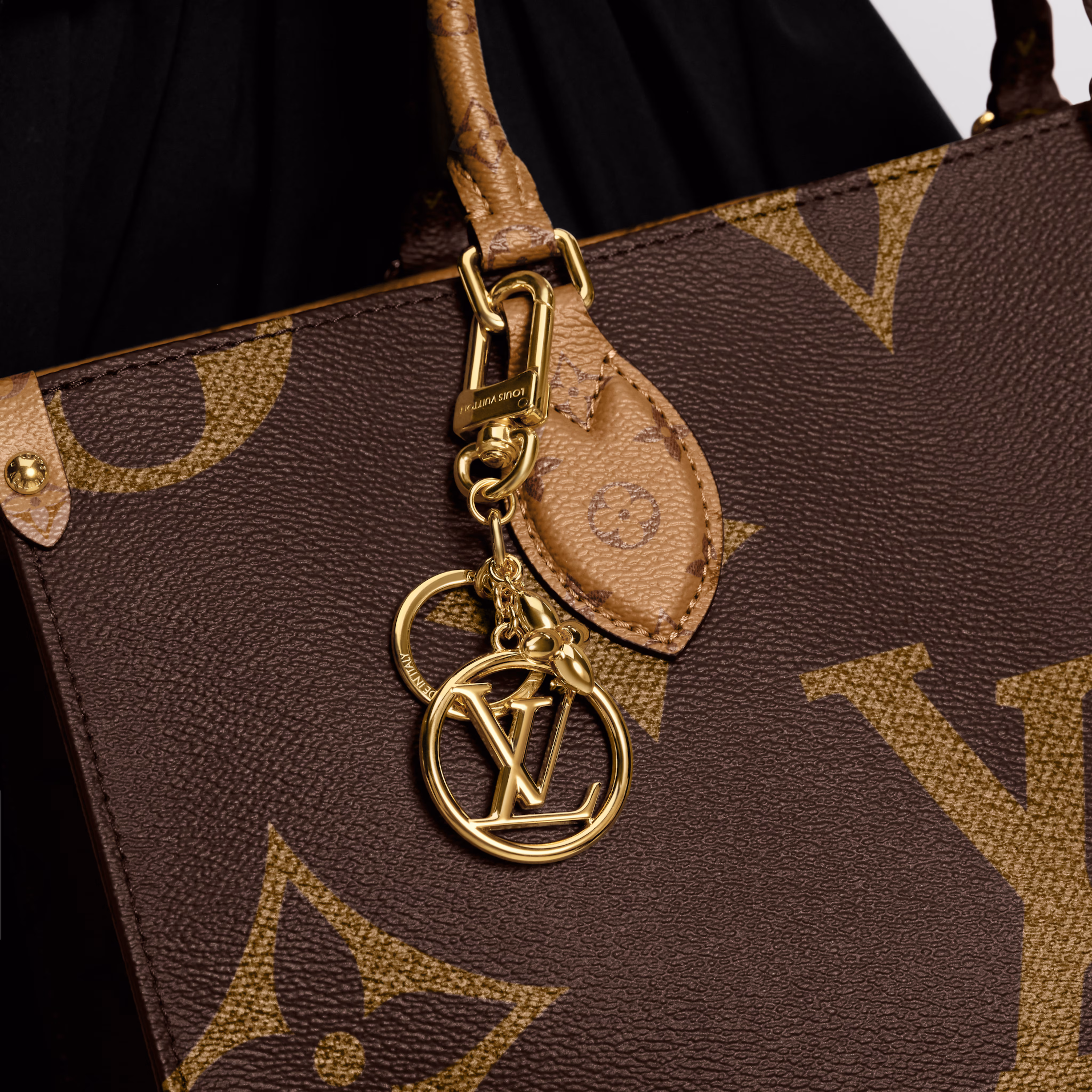 LV Circle Bag Charm & Key Holder M01653
