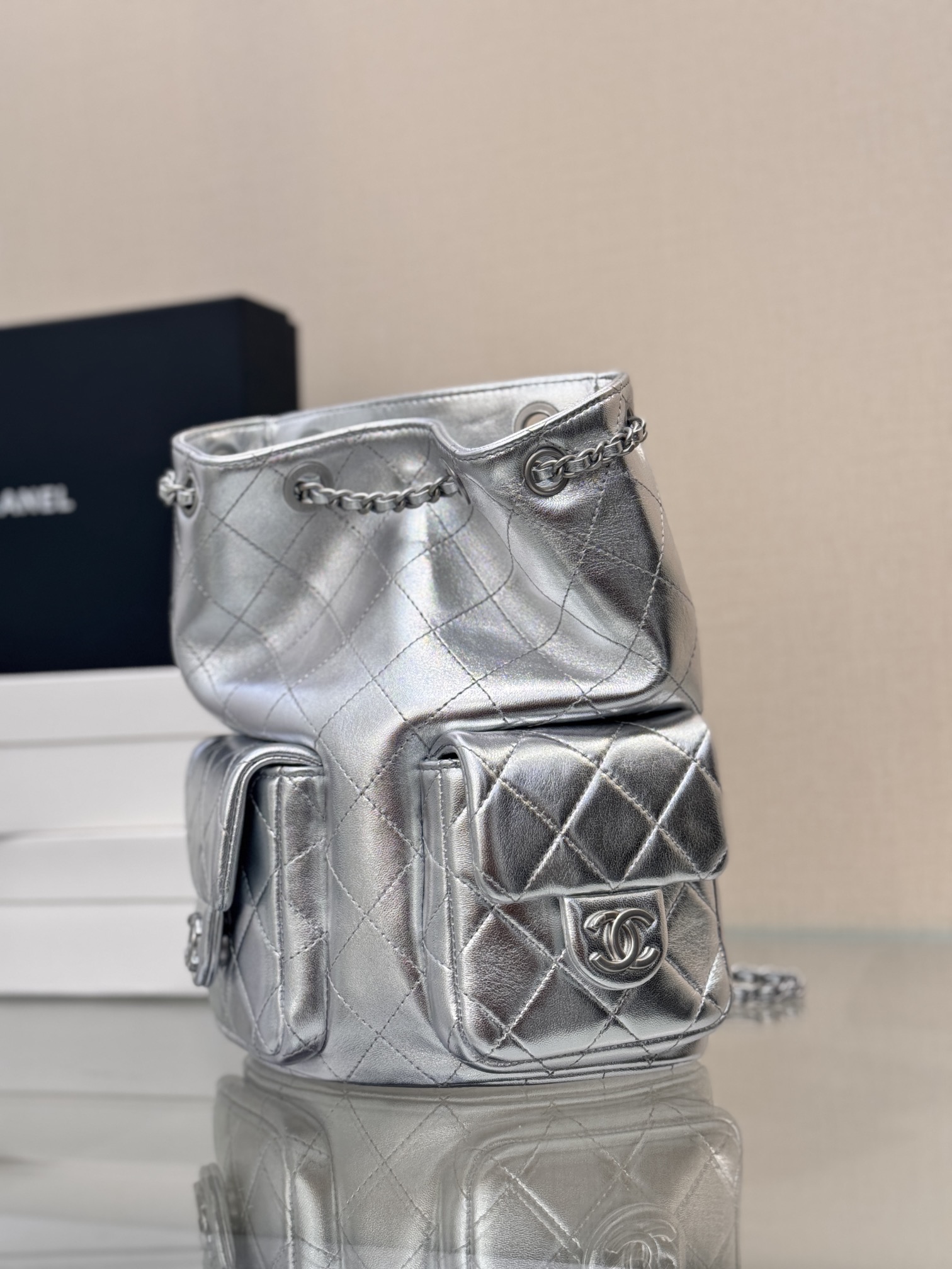 Drawstring Bucket Backpack（Metallic Silver）