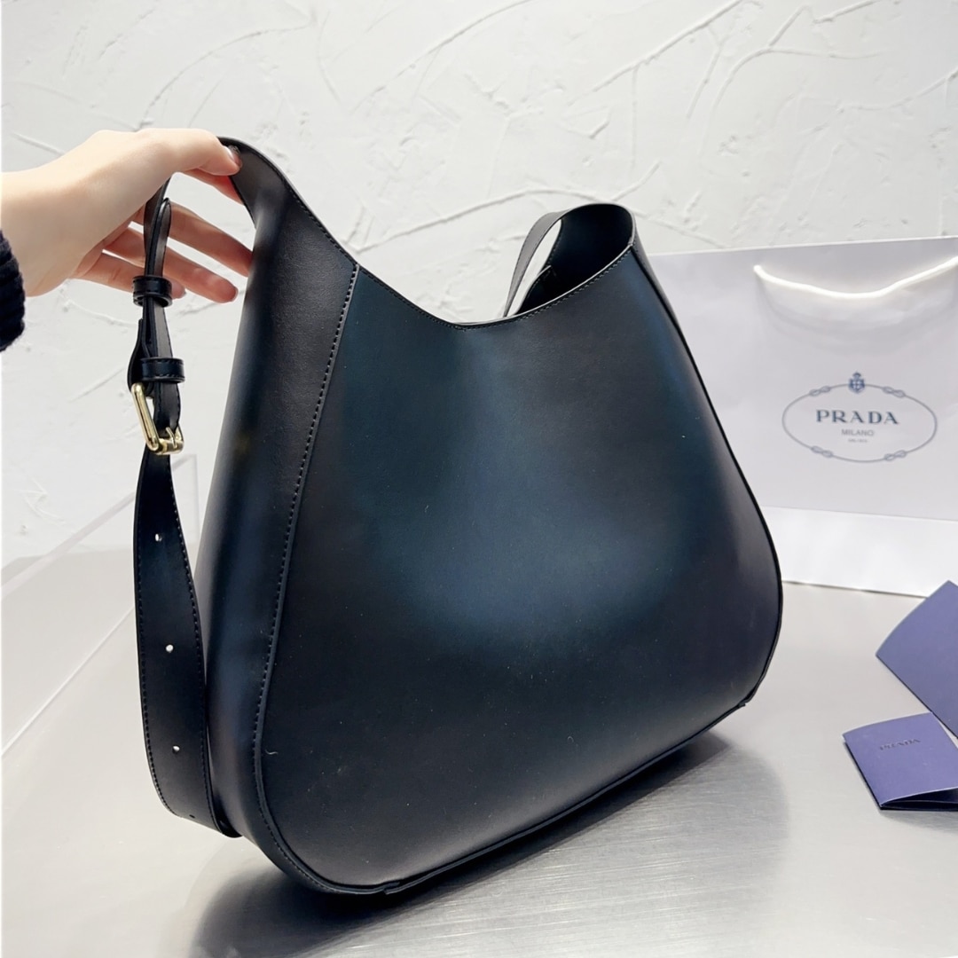 Prada Preto Large Leather Shoulder Bag With Top Stitching Black 37C