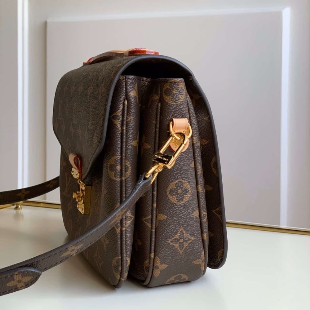 Louis Vuitton Pochette Métis Monogram Canvas Satchel Brown 25cm M44875
