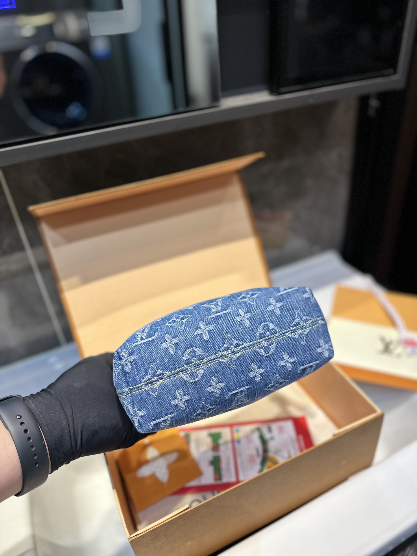 Louis Vuitton Hills Pochette Denim Blue 24Cm M82949