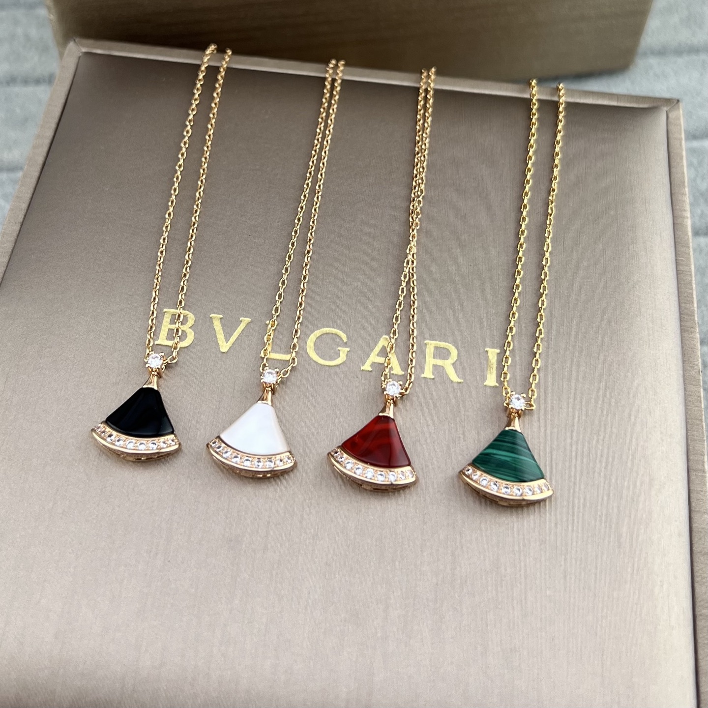 Diamond fan pendant necklace