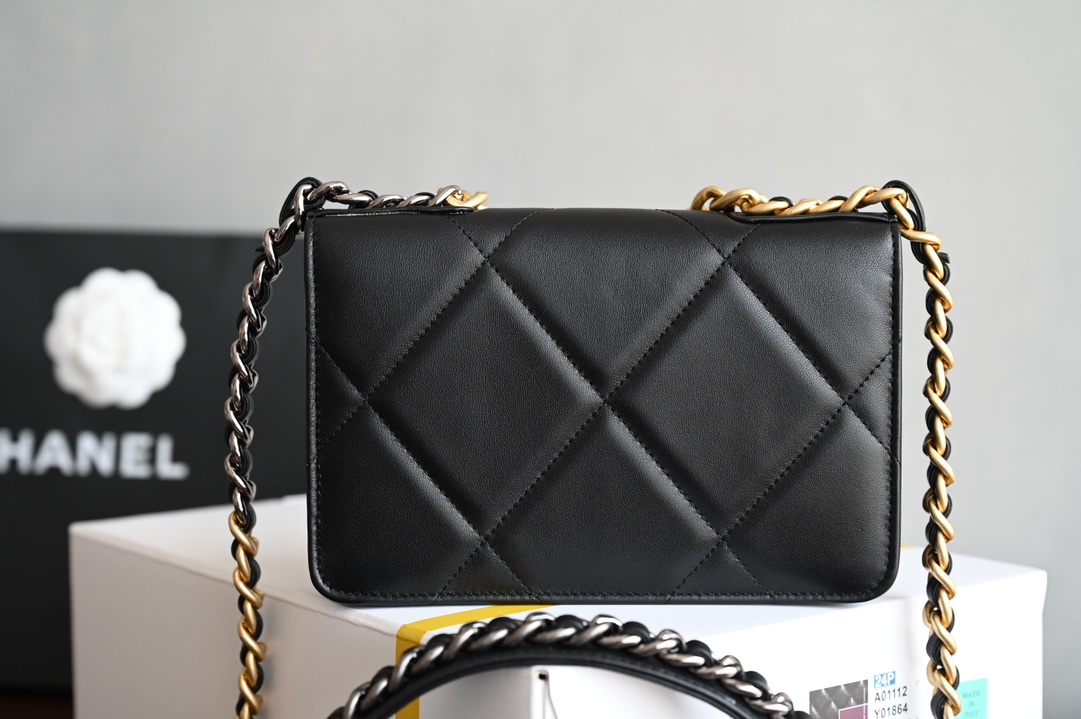 19 Wallet On Chain (WOC) in Black Lambskin with Mixed Gold & Silver Hardware (AS7759)