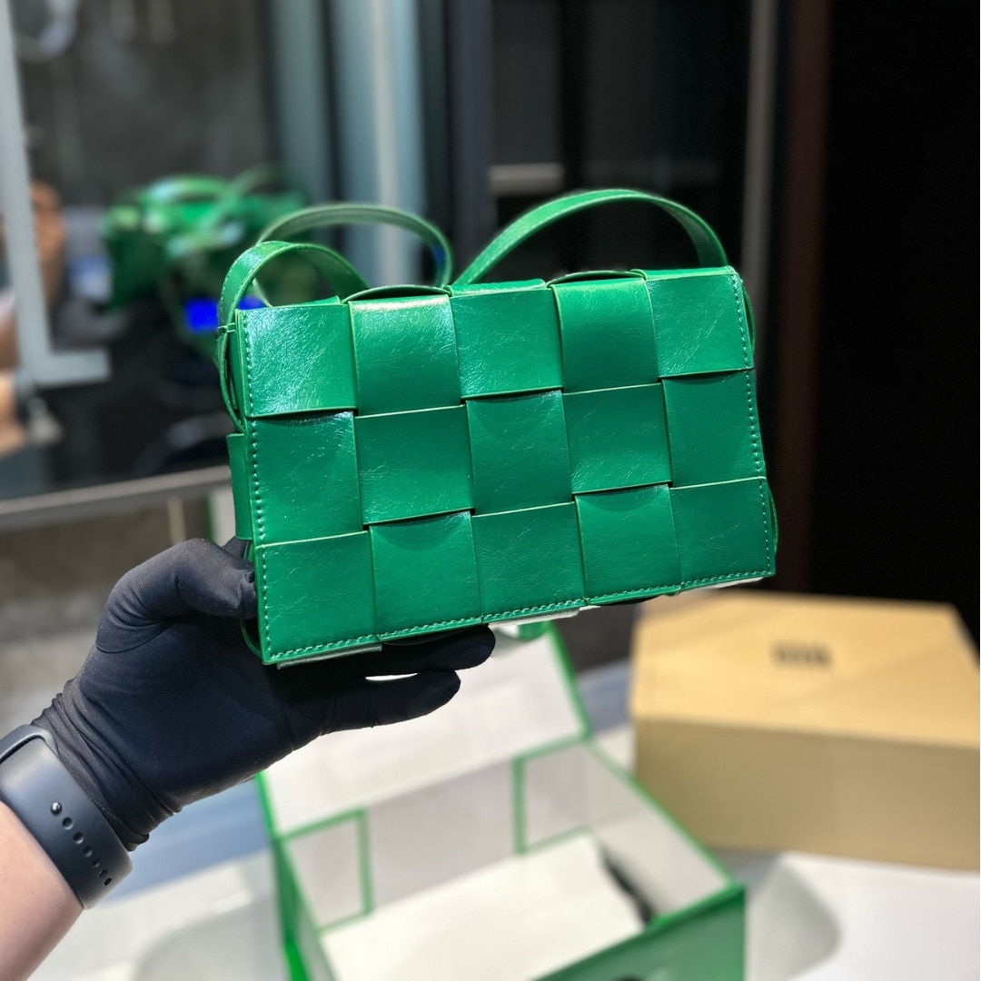 Bottega Veneta 2380 Chf Mermaid 22Cm