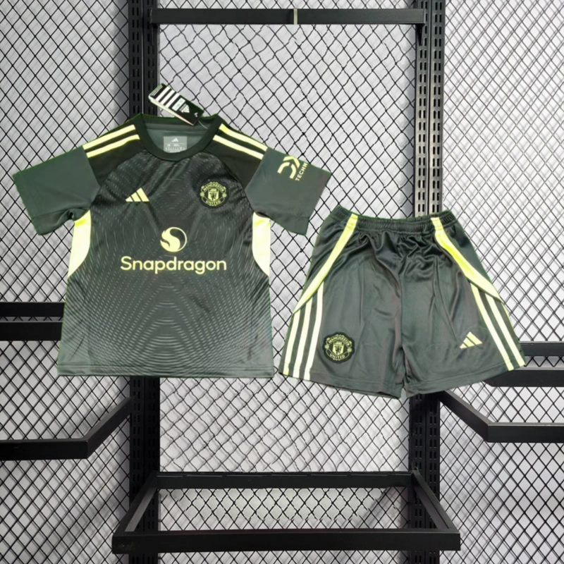 2025-26 Manchester United goalkeeper Kids football jersey