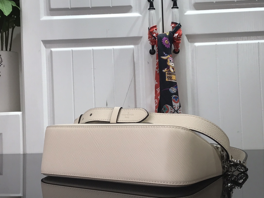 Louis Vuitton Marelle 25Cm Quartz White M80688