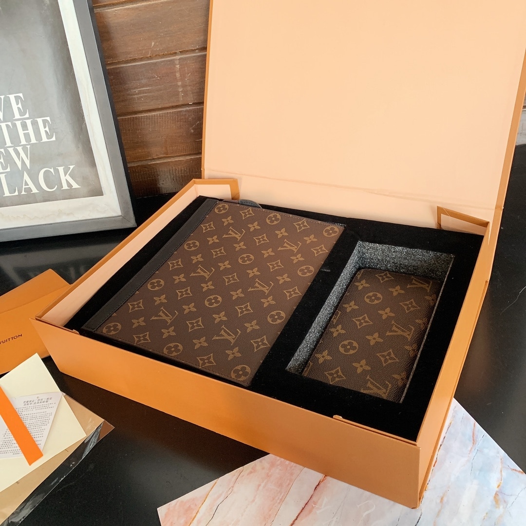 Louis Vuitton Voyage Mm Pochette Monogram Brown 26Cm