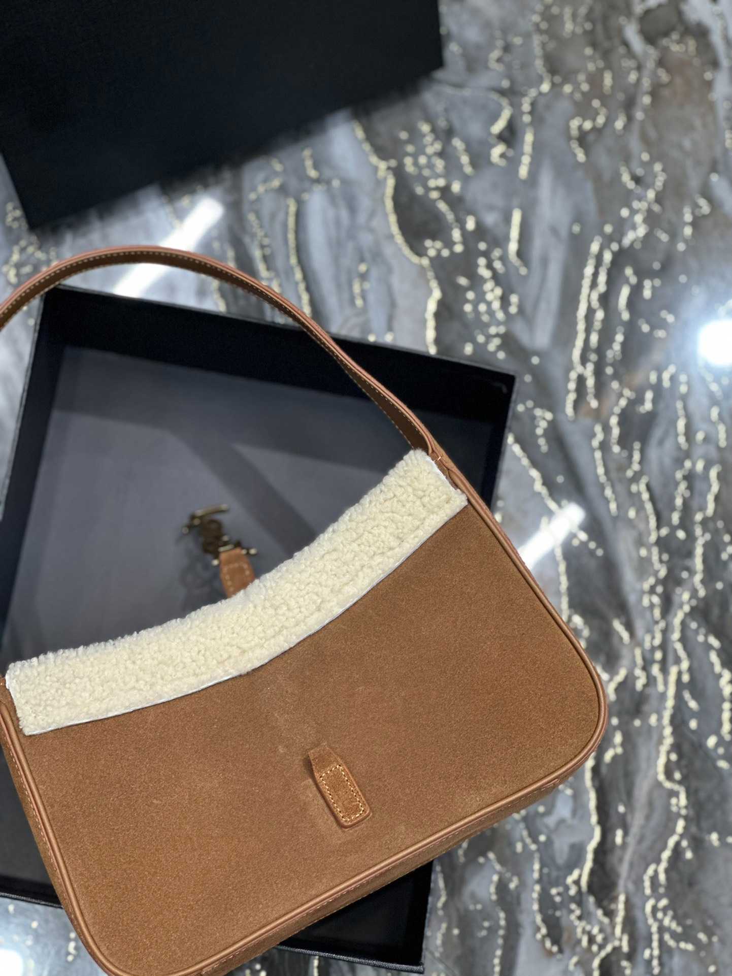Saint Laurent Le 5 A 7 Hobo Bag In Suede And Shearling
