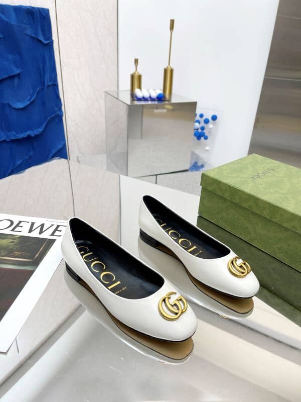 Gucci Women’S Ballet Flat With Gc Logo White
