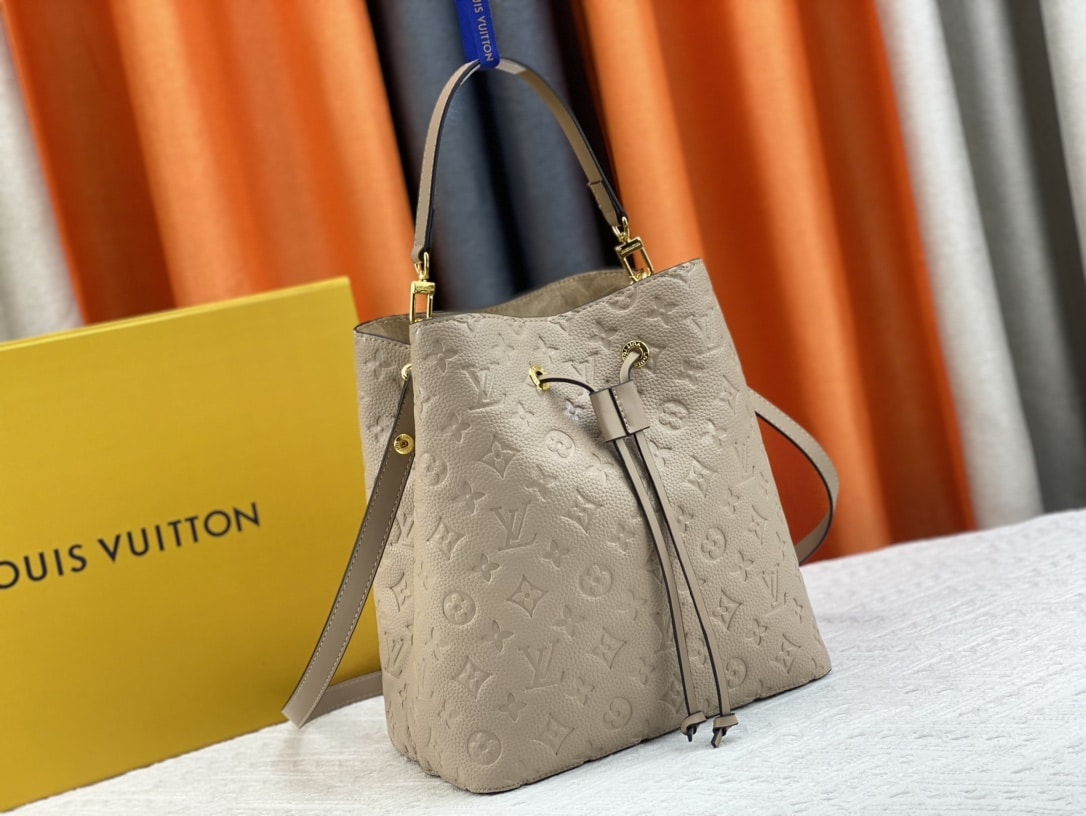 Louis Vuitton Neonoe Mm Beige 26Cm
